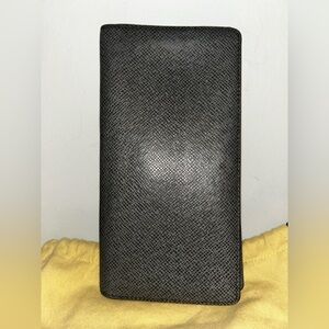 Louis Vuitton Taiga leather wallet grey.